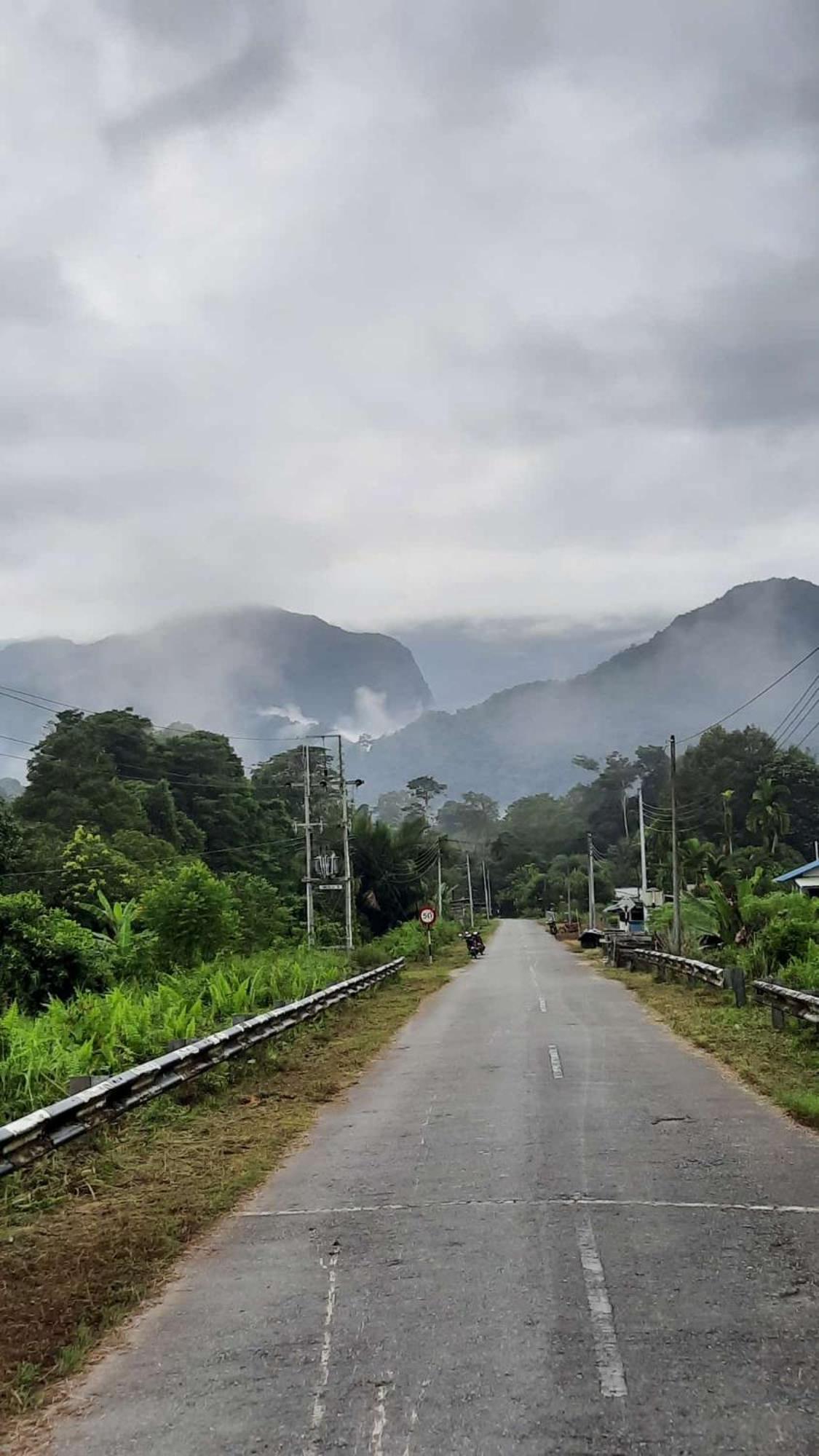 Aa Homestay Mulu Esterno foto