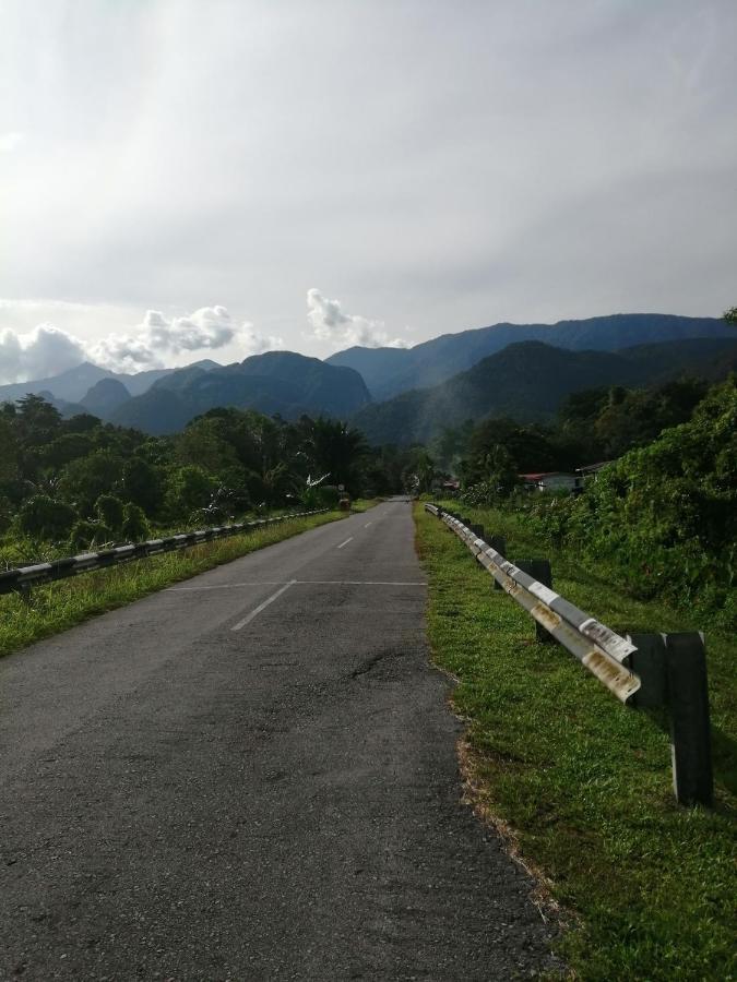 Aa Homestay Mulu Esterno foto