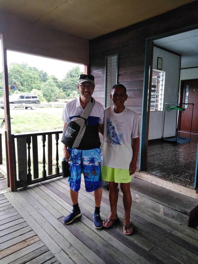 Aa Homestay Mulu Esterno foto